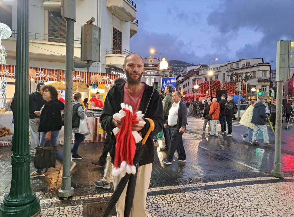 “Guarda-chuva a 5 euros e se não abrir, não estraga!”