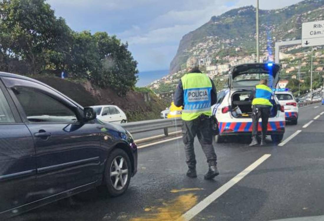 Quatro viaturas envolvidas em acidente na via rápida em Santa Rita (com fotos)