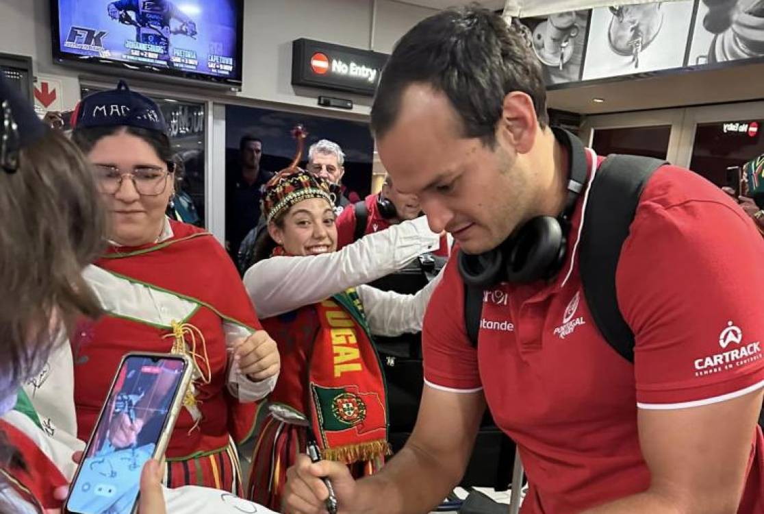 ‘Festa madeirense’ na chegada da Seleção de Râguebi à África do Sul (com vídeo e fotos)