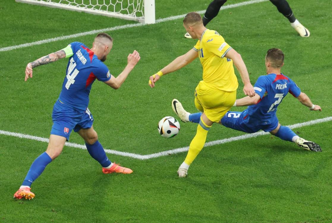 Euro2024: Ucrânia vence Eslováquia com golo do ex-benfiquista Yaremchuk