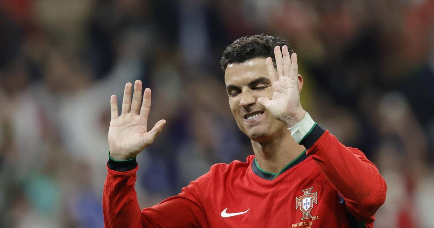 Ronaldo, emocionado, pediu para interromper entrevista rápida no final