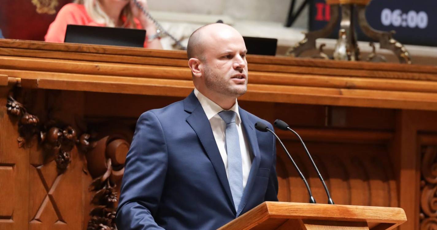 Iglésias confronta Montenegro com as “promessas por cumprir e o desprezo pela Madeira”