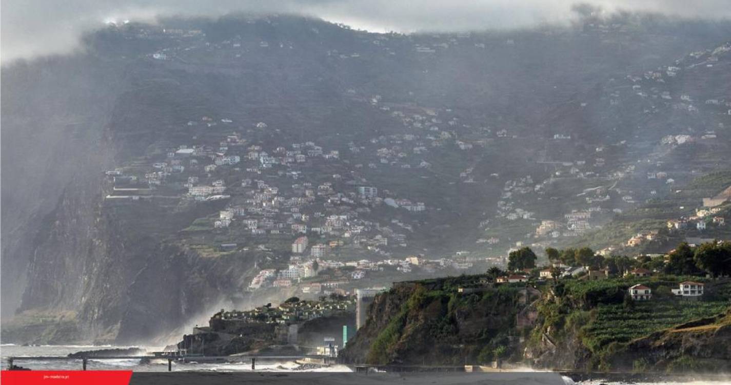 Previsão de céu muito nublado e de chuva fraca