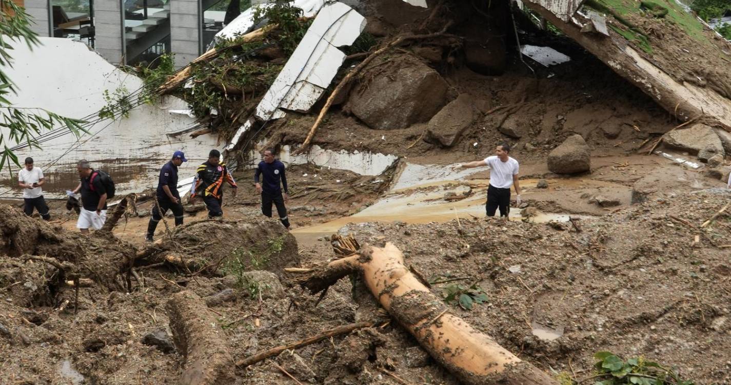 Pelo menos 22 mortos em inundações e avalanche na Tailândia