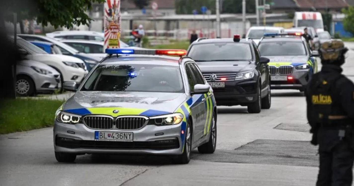 Homem acusado de tentar assassinar primeiro-ministro eslovaco fica em prisão preventiva