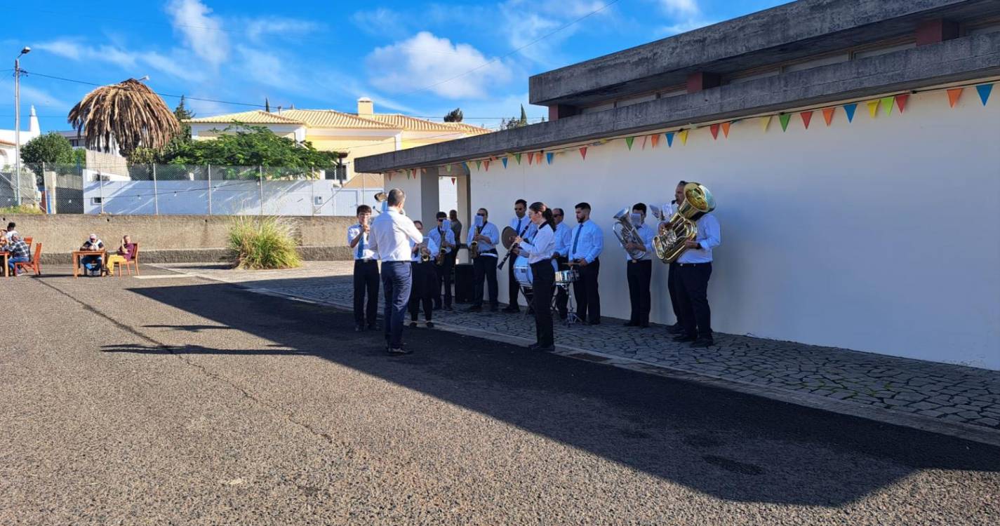 Sol brilha na Festa da Escola da Vila no Porto Santo (com fotos)