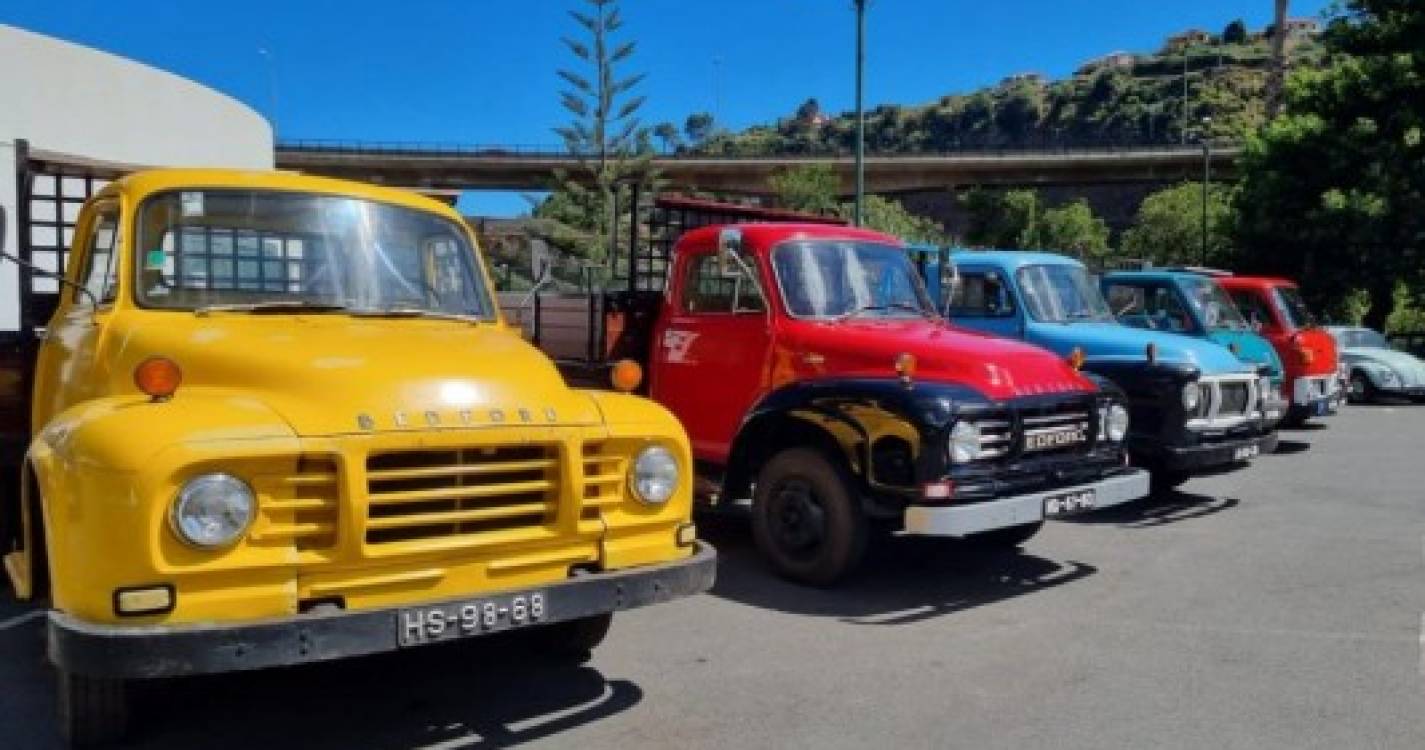 Veja os carros antigos que estão hoje em exposição no Faial