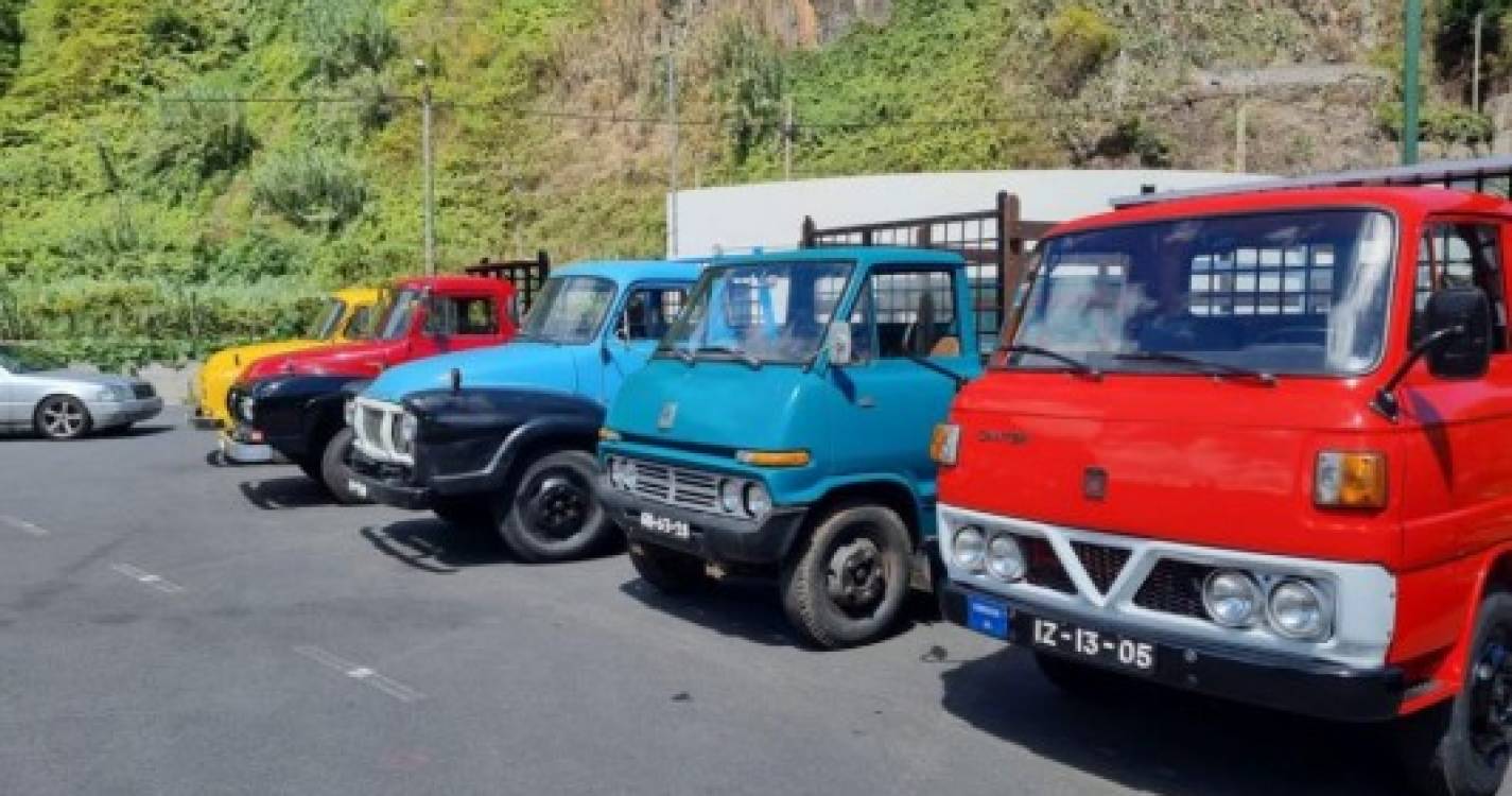 Veja os carros antigos que estão hoje em exposição no Faial