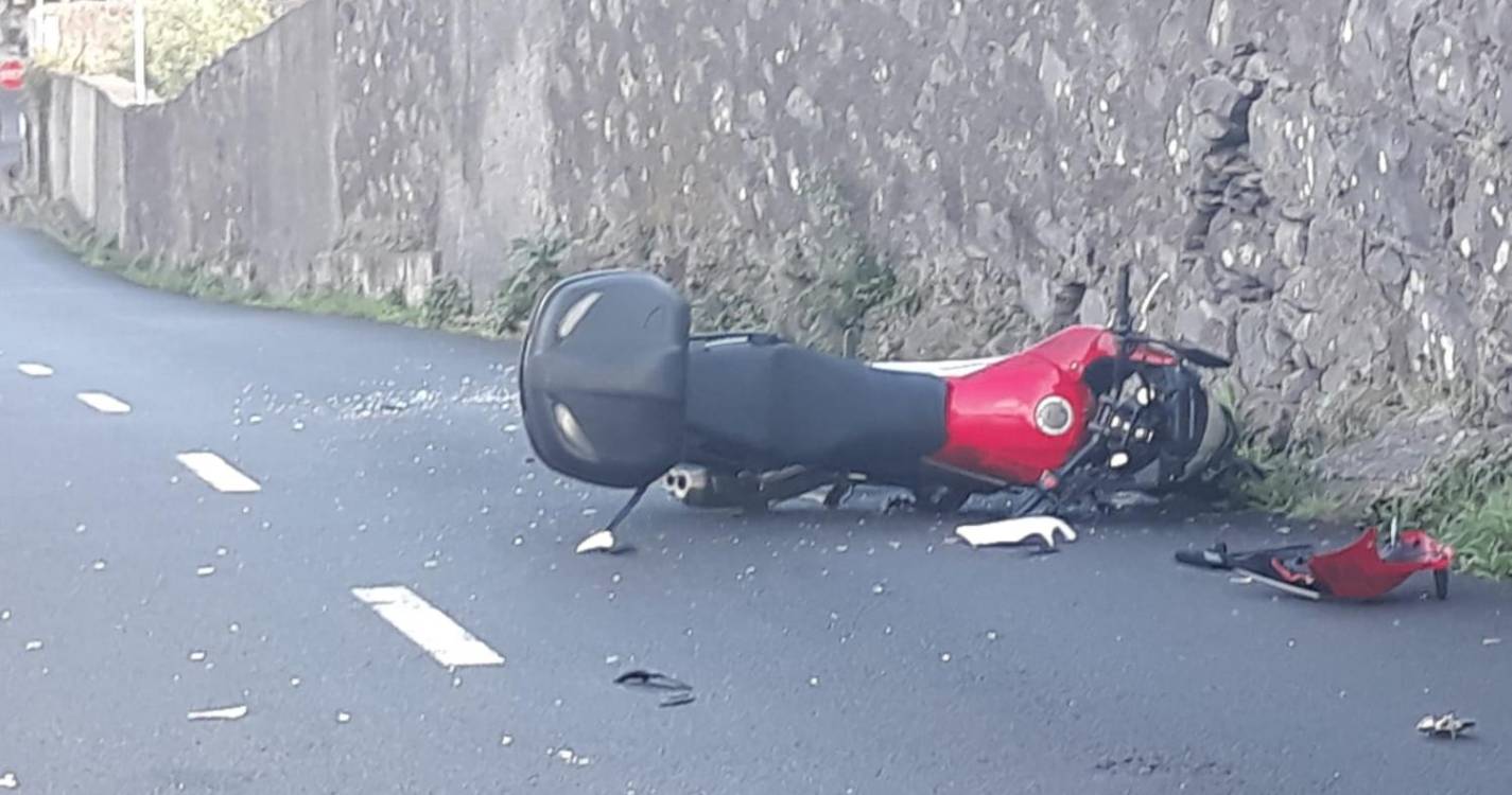 Choque entre mota e carro faz um ferido ligeiro