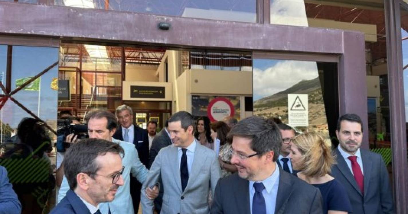 Ministro Galamba já está no Porto Santo com Miguel Albuquerque (com fotos)