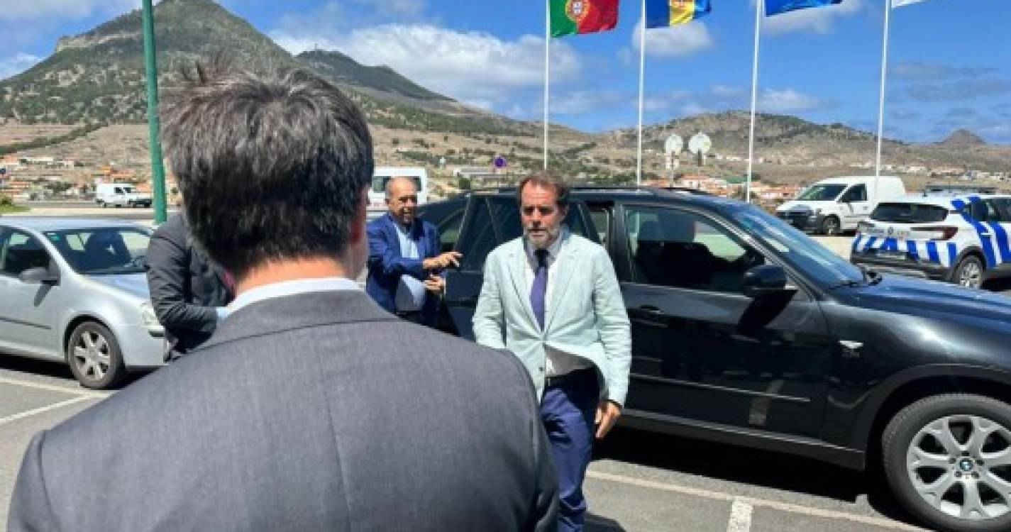 Ministro Galamba já está no Porto Santo com Miguel Albuquerque (com fotos)