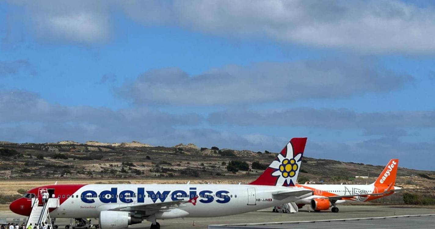 Passageiros dos voos divergidos desembarcam no Porto Santo