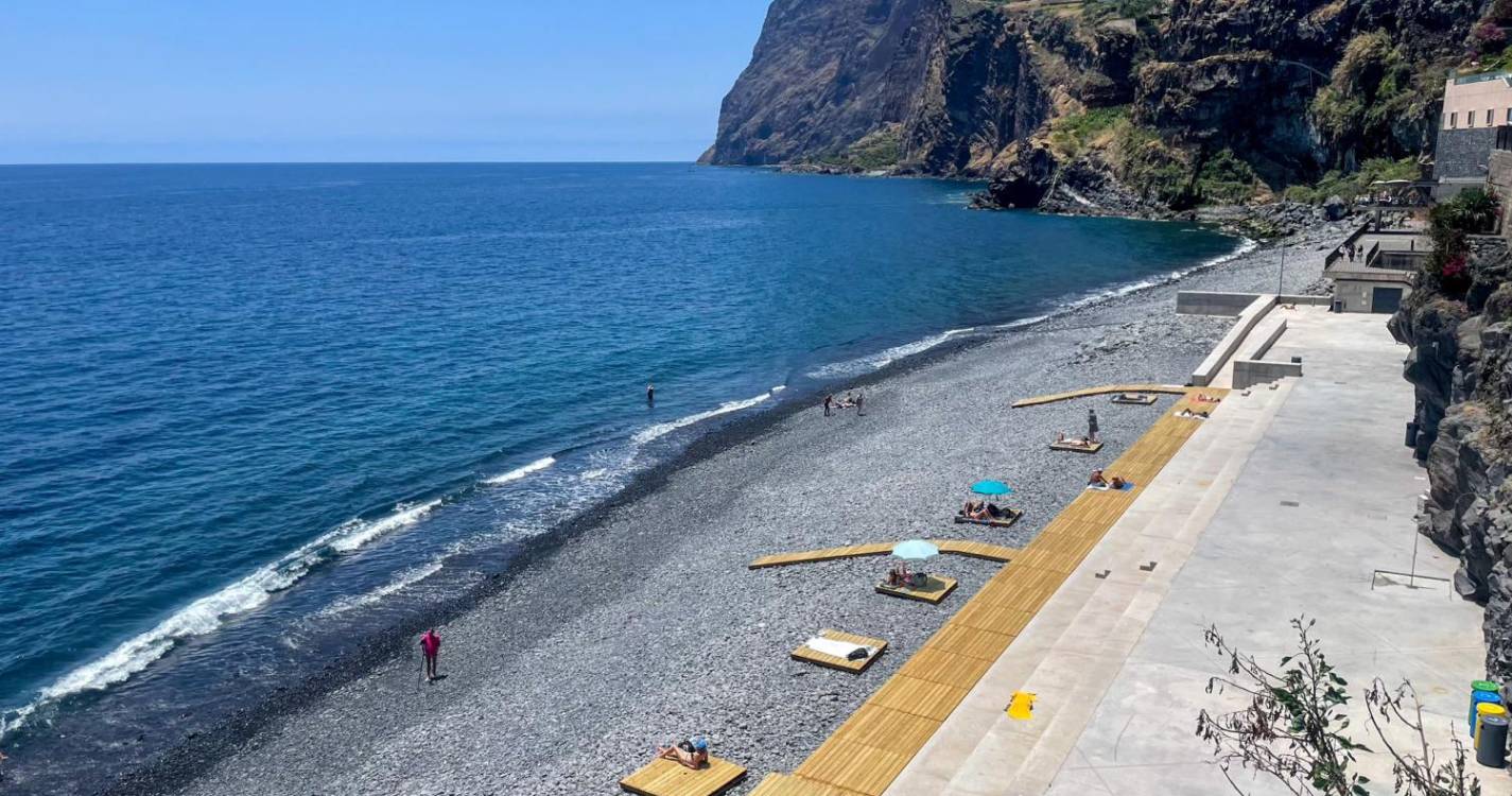 Praia do Vigário reabre com novas infraestruturas