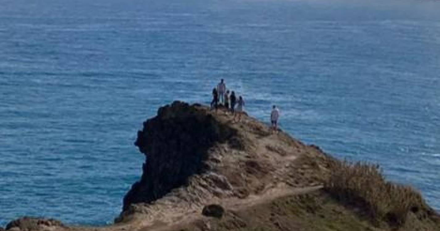 Turistas ignoram perigos no Miradouro do Guindaste (com fotos)