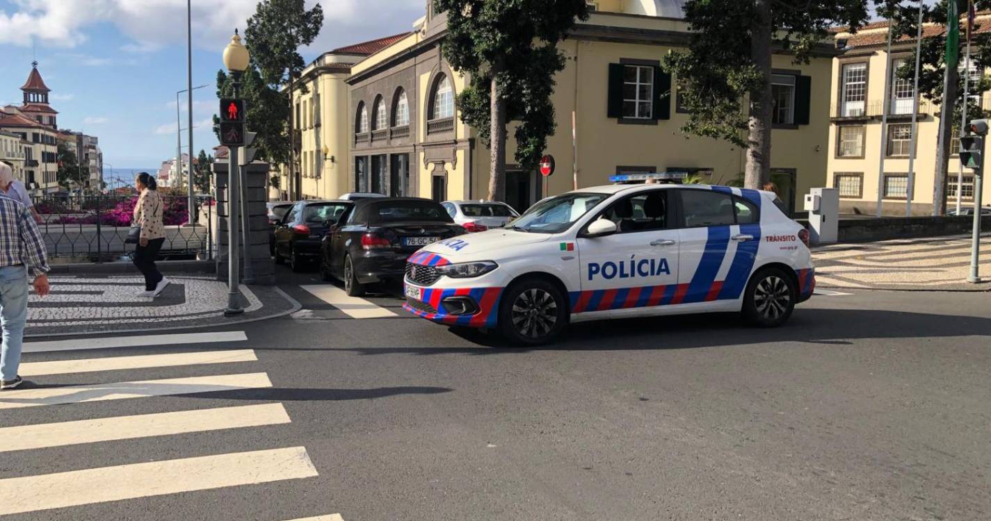 Trânsito bloqueado no centro do Funchal gerou constrangimentos