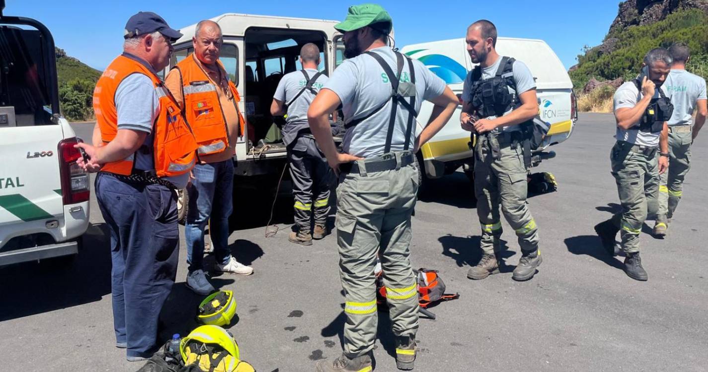 Incêndios: Pedro Ramos acompanha operações de combate no terreno