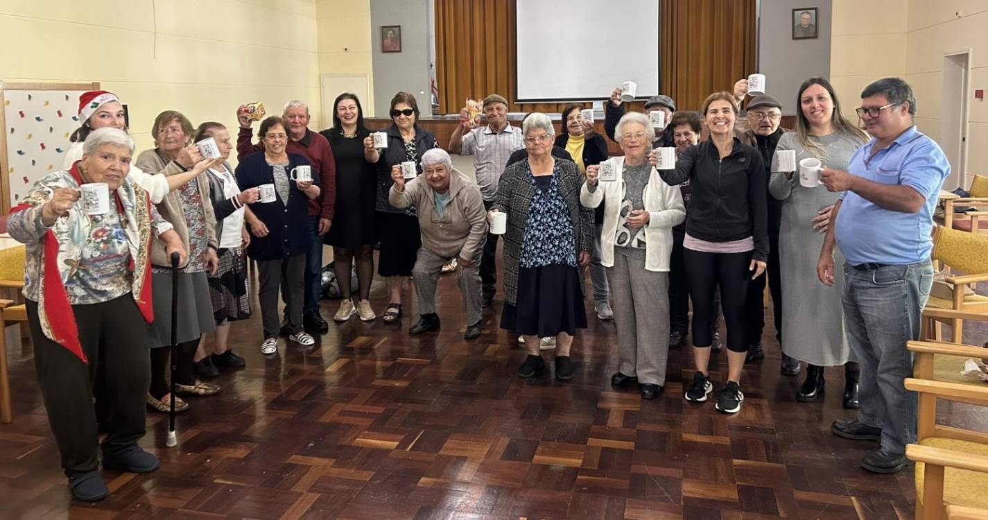 Câmara Municipal de São Vicente entrega prendas de Natal a idosos