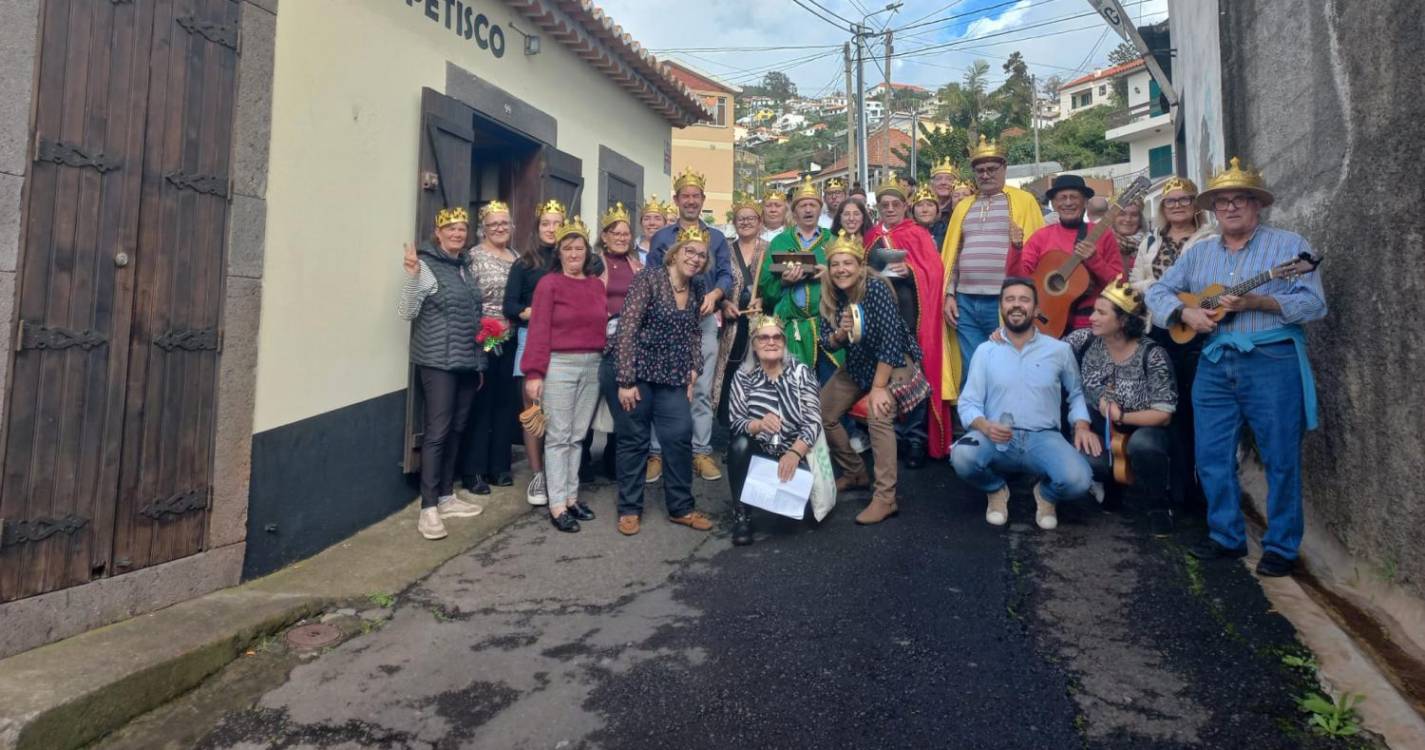 Imaculado celebra os reis com grupo de cantadores a percorrer as casas da freguesia