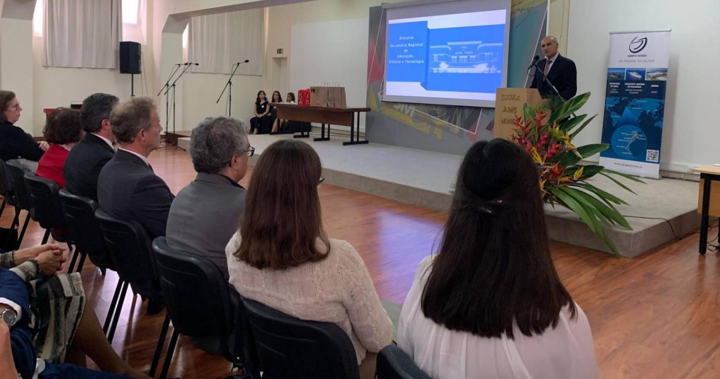 Jorge Carvalho elogia Jaime Moniz enquanto escola “aberta, dinâmica e que prepara para o futuro”