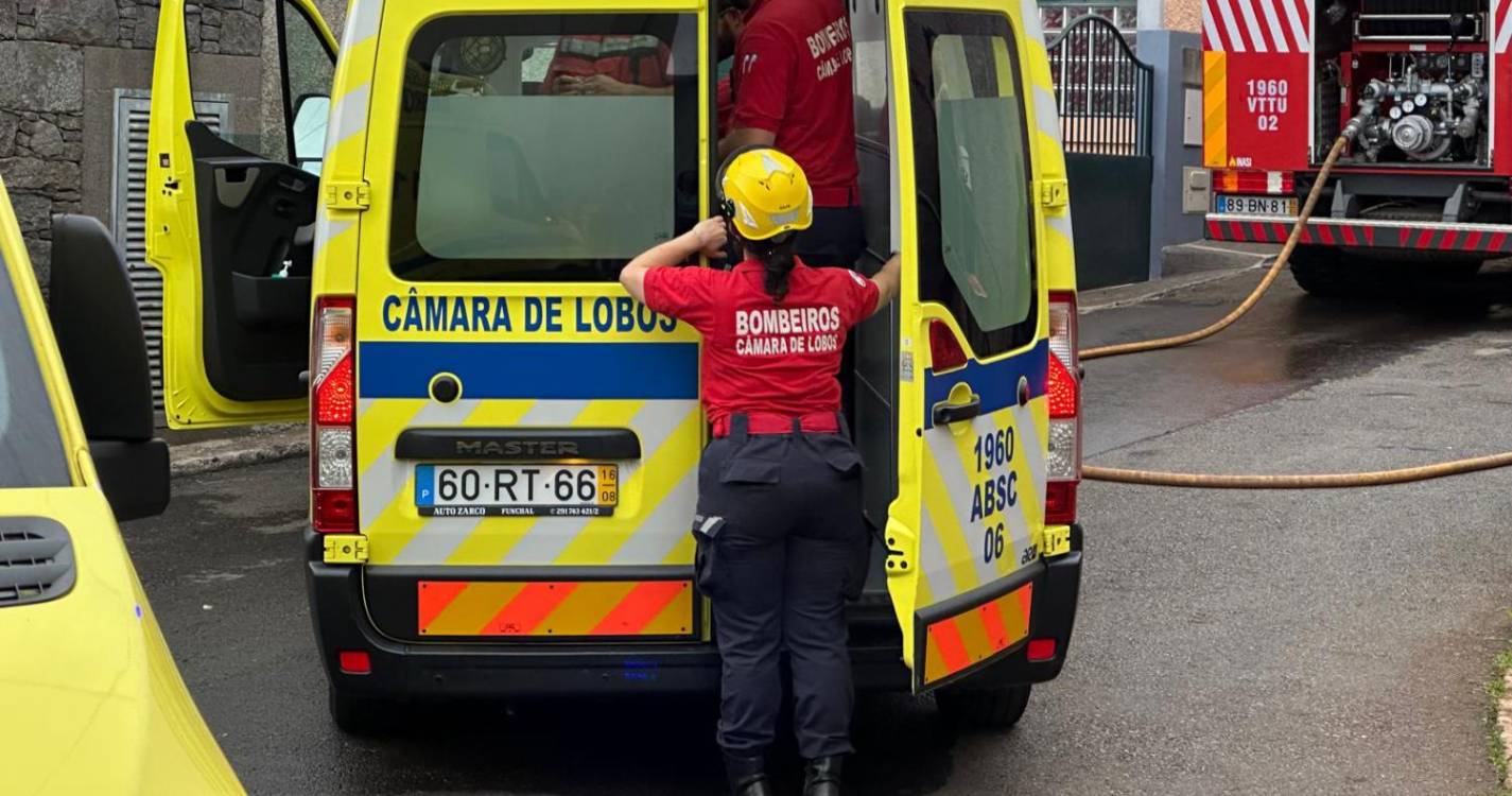 Incêndio destrói casa no Covão (com fotos)