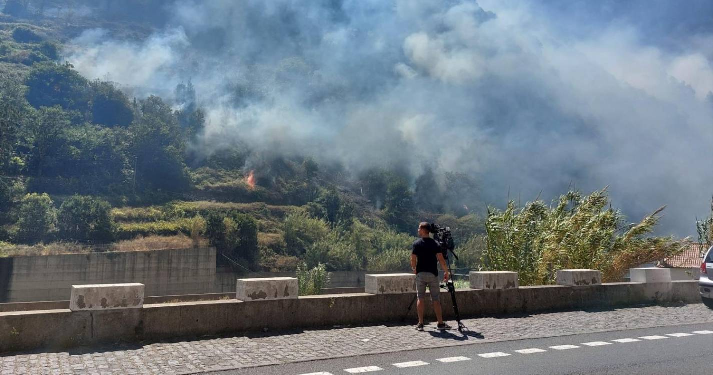 Avanço das chamas gera apreensão no Espigão e Meia Légua