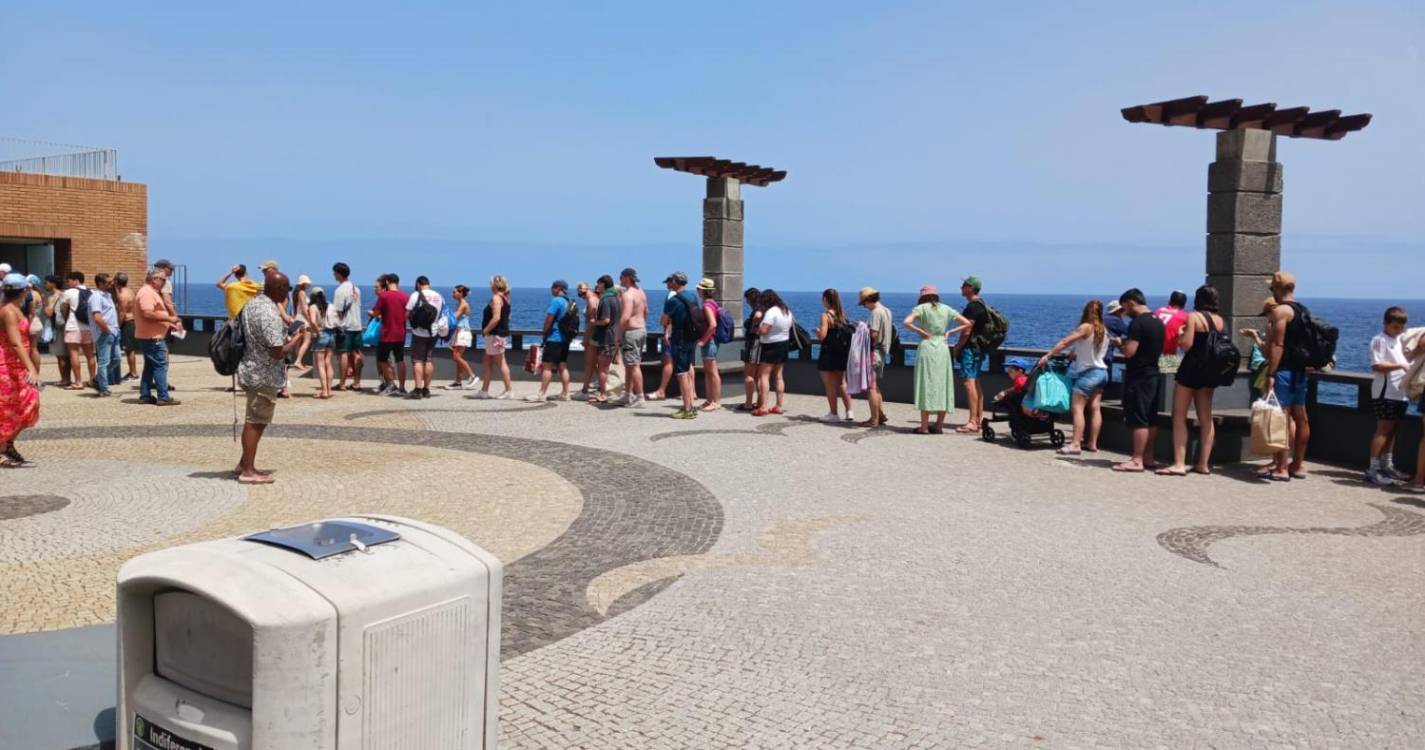 Piscinas do Porto Moniz continuam com longas filas