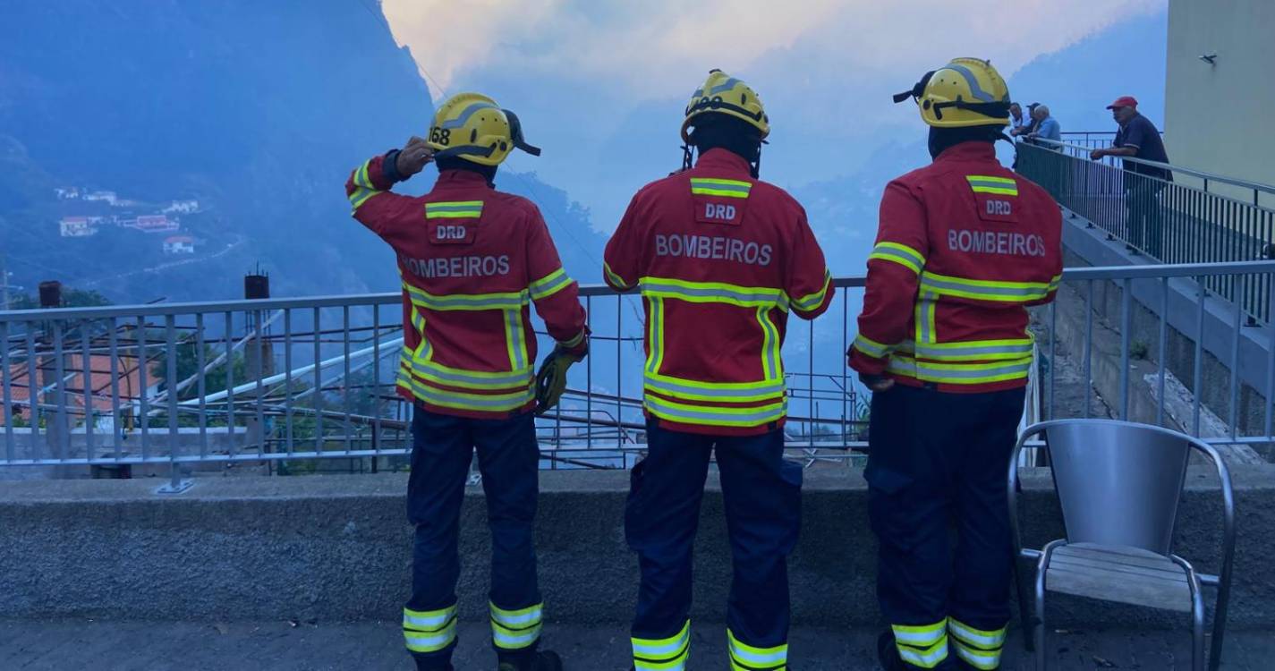 Manhã de apreensão no Curral das Freiras. Helicóptero e bombeiros no local (com vídeo e fotos)