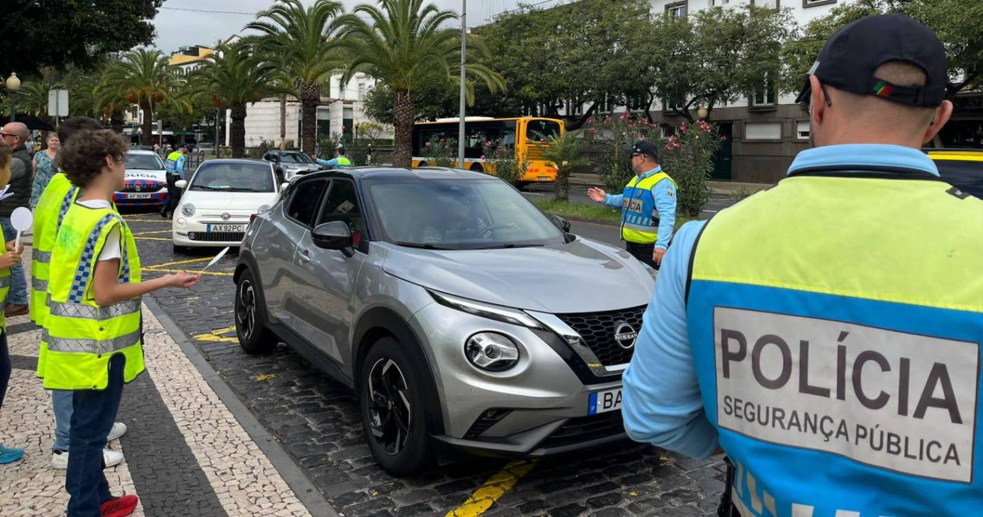 Condutores do futuro abordam automobilistas para terem comportamentos seguros ao volante (com fotos e vídeo)