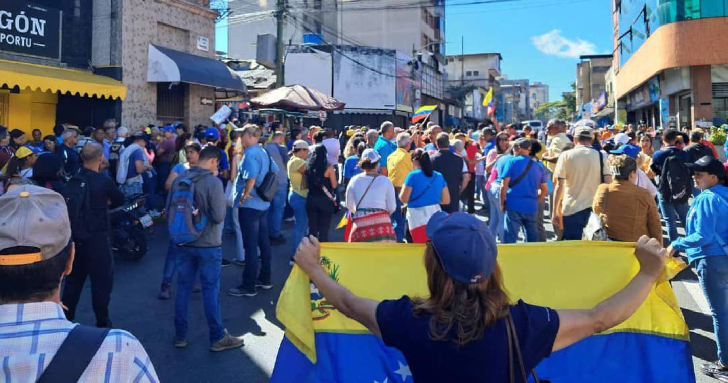 Venezuela acordou com manifestações da oposição em todo o país e não só... (com fotos e vídeos)