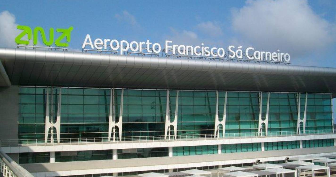 Aterragem de emergência no aeroporto do Porto devido a despressurização mas sem danos