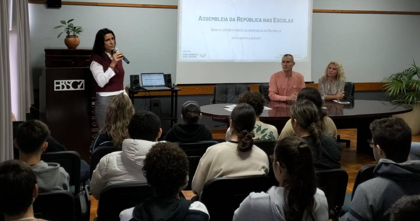 Patrícia Dantas na Gonçalves Zarco para falar sobre “Viver Abril na Educação”