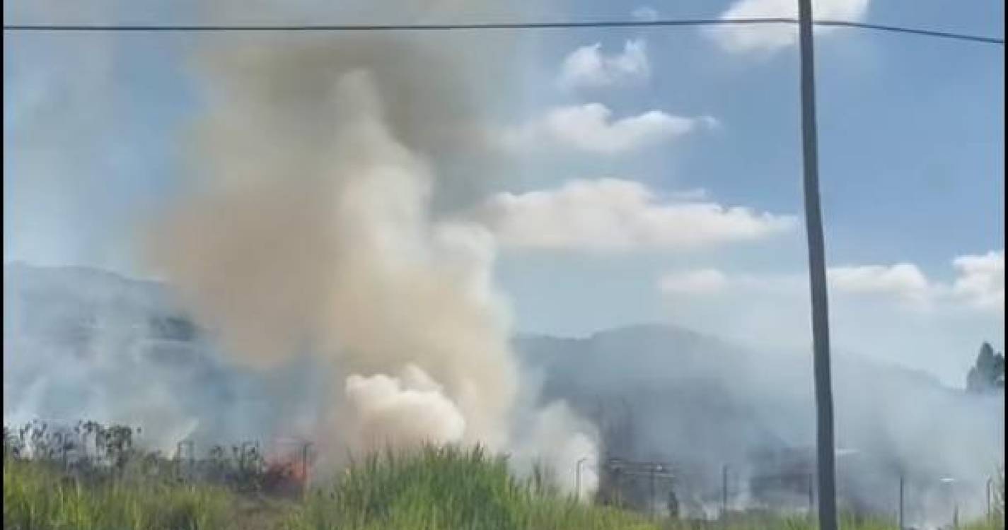 Moradores alarmados com queimada no Poço Barral (com vídeo)