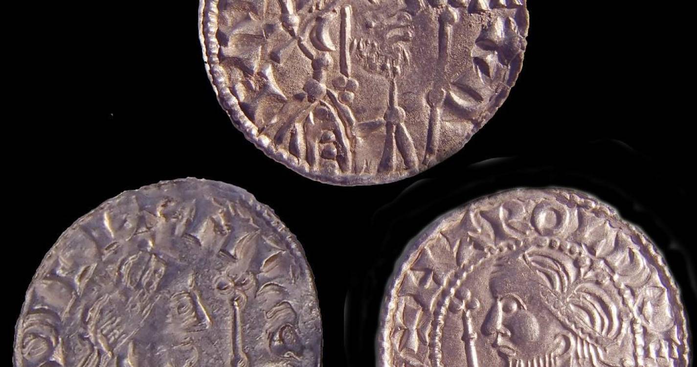 Moedas normandas encontradas por acaso tornam-se o tesouro mais valioso em Inglaterra