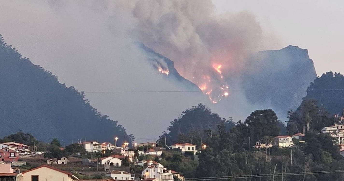 Incêndios: Albuquerque a recusar ajuda da República pode “causar danos irreversíveis na nossa ilha”