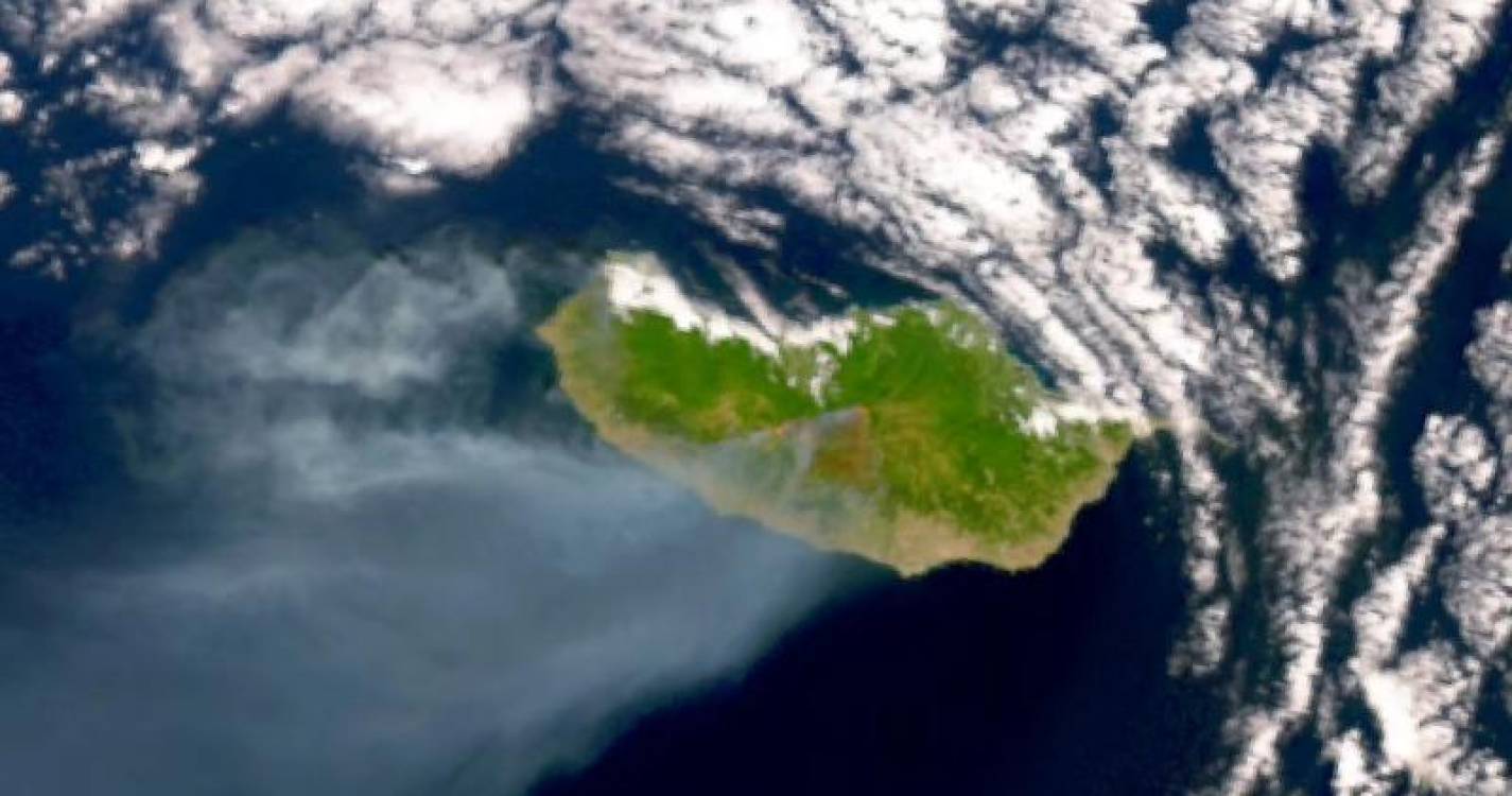 Incêndios: Nuvem de fumo com 130 km na Madeira vista do espaço