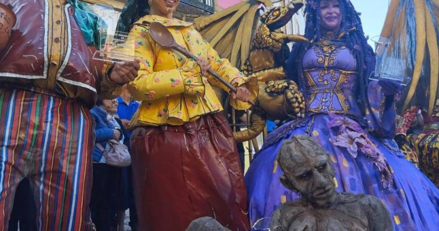 Teatro Bolo do Caco vence prémio com estátua viva ‘Família Madeirense’ em Águeda