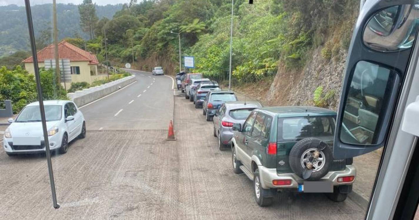 Estacionamento indevido impossibilita paragem de autocarros de turismo no Miradouro do Guindaste e na Portela (com fotos)