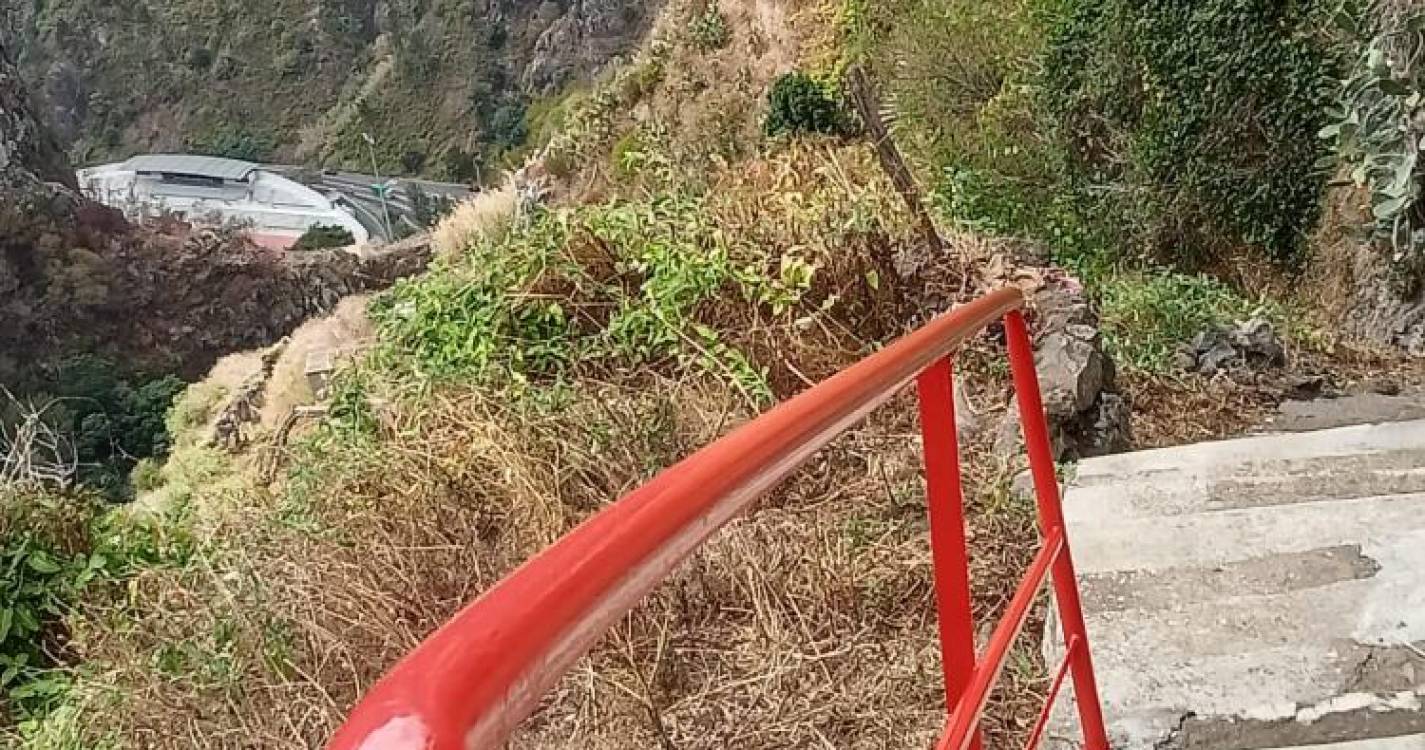 Junta da Ribeira Brava reforça proteção de acesso na Eira do Mourão