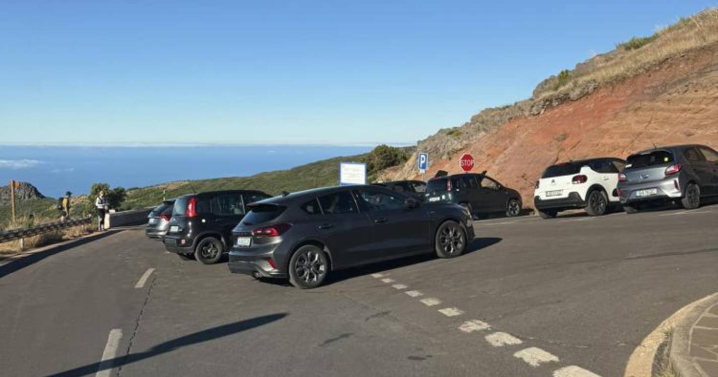 Estacionamento desorganizado no Pico do Areeiro continua