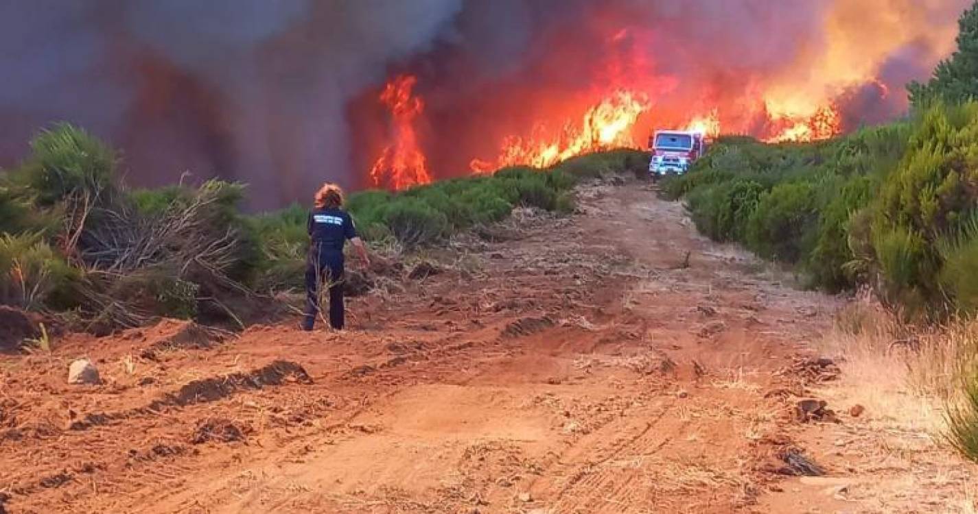 Duas pessoas hospitalizadas devido aos incêndios