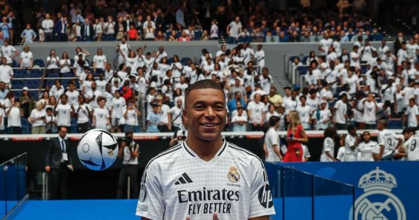 Mbappé cumpre sonho no Real Madrid e replica apresentação do ídolo Ronaldo