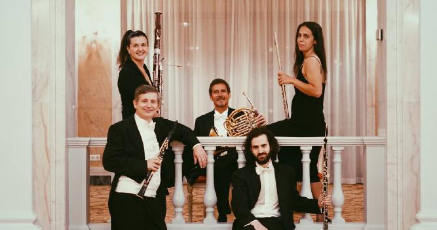 Solistas OCM e saxofonista Elvis Sousa atuam no Reid’s Palace esta quinta-feira