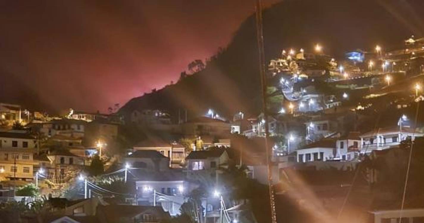 Fogo ameaça descer encosta na Ponta do Sol