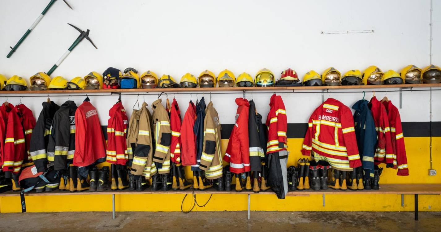 Pedras na estrada no Curral dos Romeiros mobilizam bombeiros