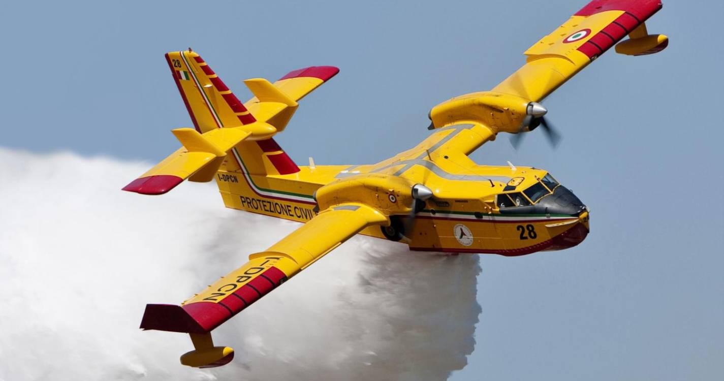 Canadair centra atenções no areal do Porto Santo (com vídeo)