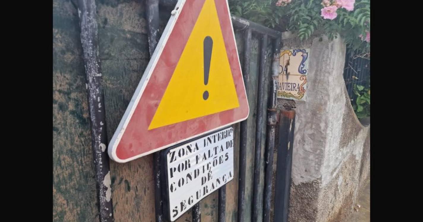 Manifestação pelo acesso à praia da Canavieira no Caniço