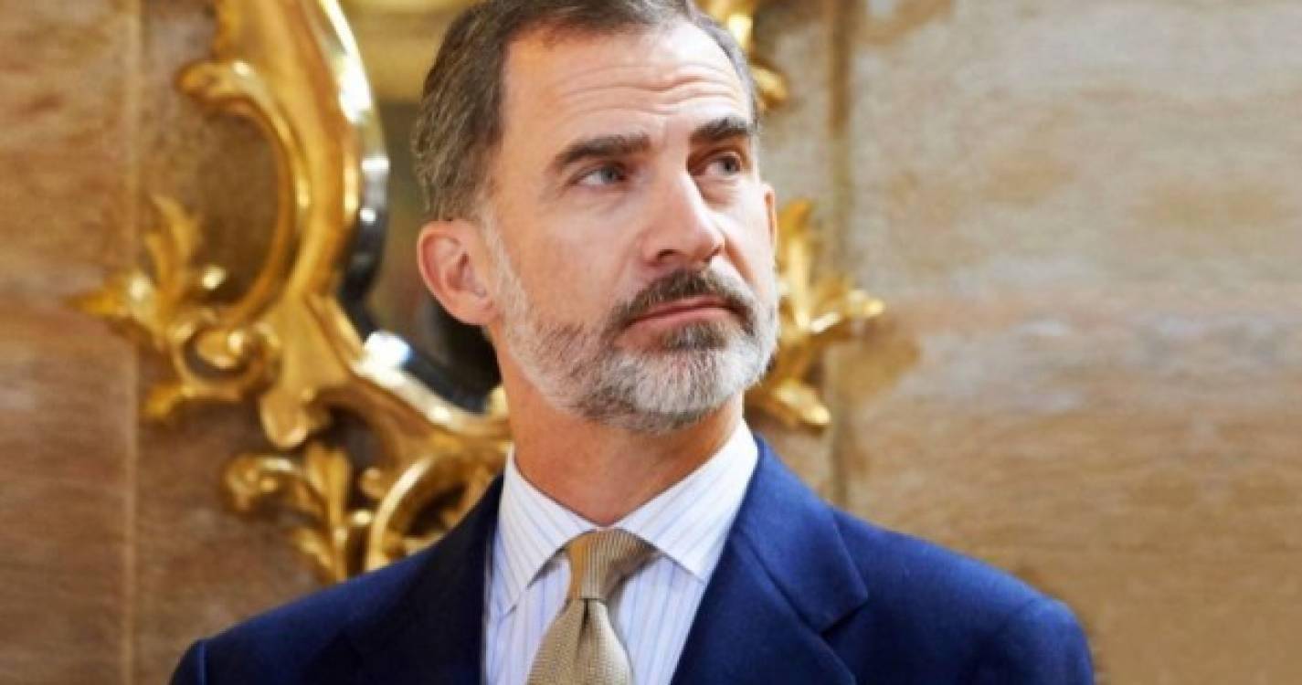 Felipe VI garante apoio a afetados por mau tempo e famílias de mais de 50 mortos