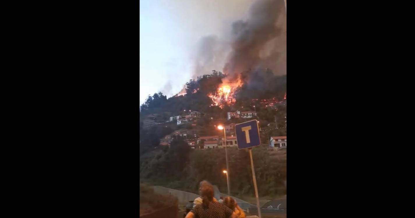 População assiste impotente ao incêndio na Serra de Água (com vídeo)