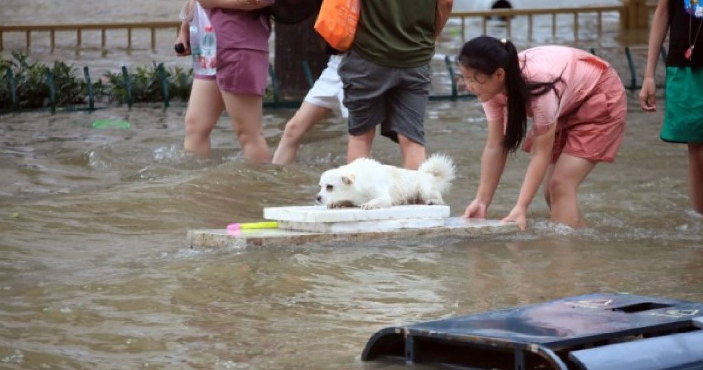 Quase 200 mil pessoas retiradas de cidade chinesa devido a inundações