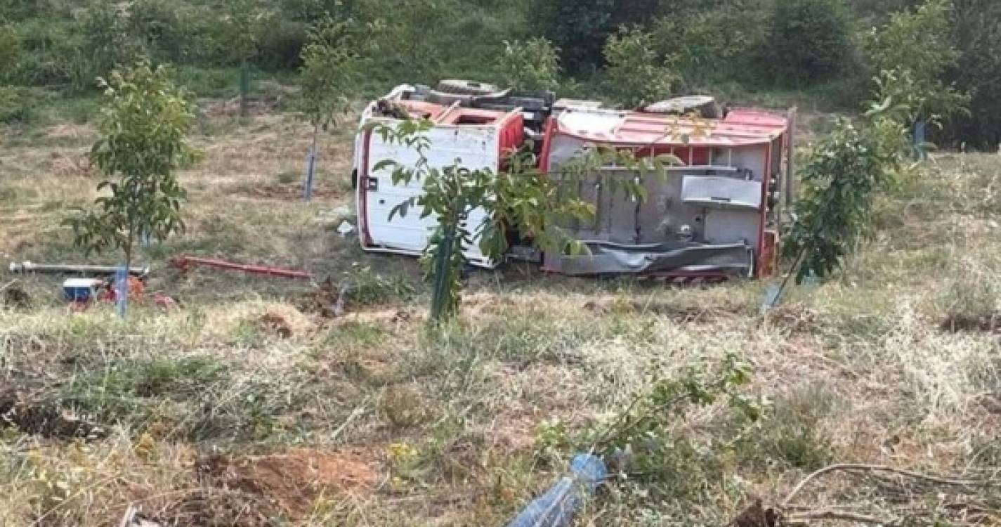 Dois bombeiros mortos e três feridos em despiste de viatura de combate a fogos em Vinhais